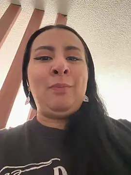 Abril Luv online show from November 7, 2025, 1:48 pm