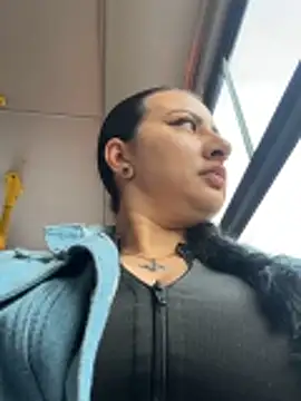 Abril Luv online show from March 5, 2026, 12:13 pm