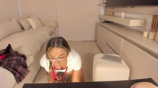 wandathompson  online show from October 30, 2025, 11:08 am