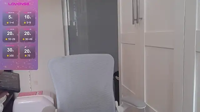 FluffyRainbowKity online show from September 26, 2025, 10:11 am