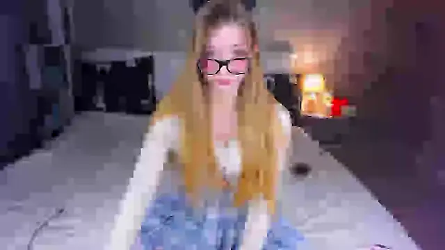 Snapshot of ShyBerryNelly chatting on December 4, 2024, 7:00 am ShyBerryNelly online show from December 4, 2024, 7:00 am