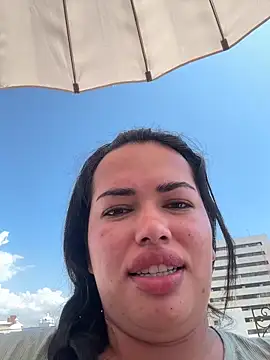 Snapshot of andra_rose chatting on May 4, 2026, 6:33 pm andra rose online show from May 4, 2026, 6:33 pm
