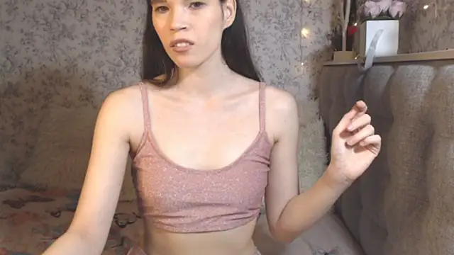 Snapshot of Nicole-Petite chatting on December 18, 2024, 2:42 am Nicole-Petite online show from December 18, 2024, 2:42 am