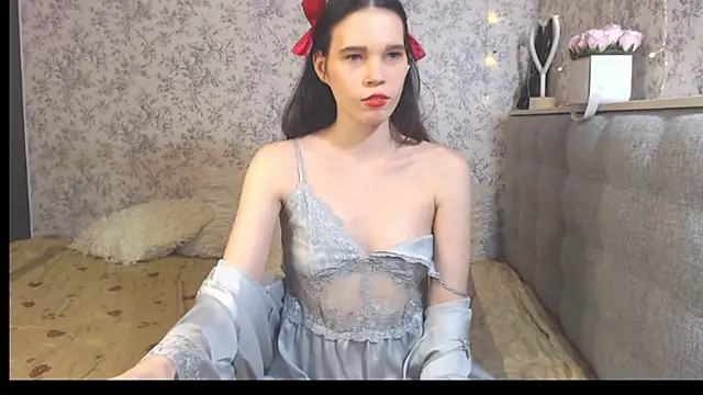 Snapshot of Nicole-Petite chatting on January 22, 2025, 12:38 am Nicole-Petite online show from January 22, 2025, 12:38 am