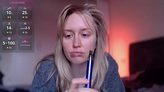 Snapshot of iilovetomatoes chatting on December 18, 2025, 1:37 pm iilovetomatoes online show from December 18, 2025, 1:37 pm