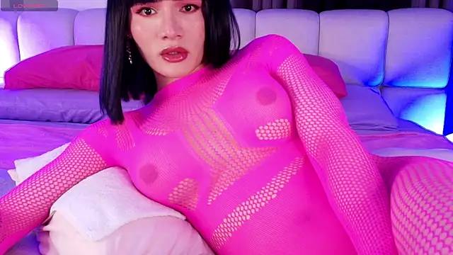 sweetieluna01 online show from July 18, 2026, 1:25 am