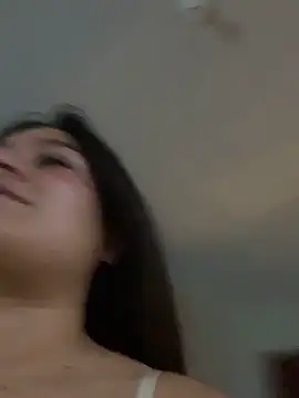 Snapshot of LuceroRm chatting on February 3, 2026, 6:22 am LuceroRm online show from February 3, 2026, 6:22 am