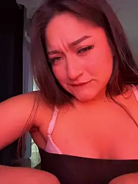 Snapshot of LuceroRm chatting on February 4, 2026, 4:29 am LuceroRm online show from February 4, 2026, 4:29 am