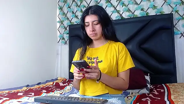 EmmaWilliamss online show from December 2, 2025, 3:47 pm