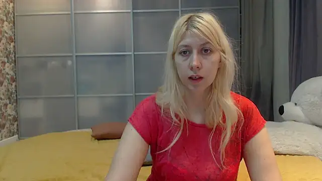 KyliePag online show from April 12, 2026, 5:54 am