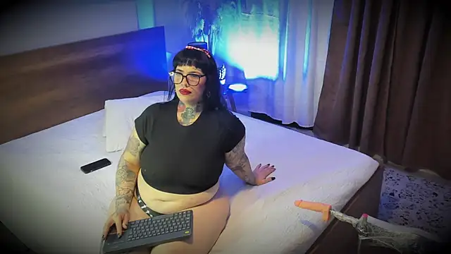 VampGirl1 online show from June 18, 2026, 10:15 pm