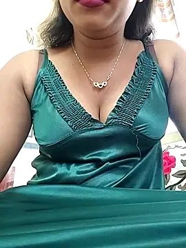 Snapshot of ANGE-MOU chatting on February 8, 2026, 4:21 am ANGE-MOU online show from February 8, 2026, 4:21 am