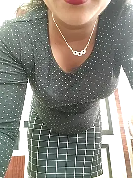 Snapshot of ANGE-MOU chatting on January 12, 2026, 3:24 am ANGE-MOU online show from January 12, 2026, 3:24 am