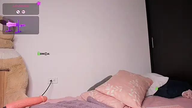 EmilyBarragan online show from November 28, 2025, 2:34 am