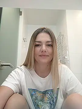 KrissSexi online show from November 12, 2025, 8:18 am