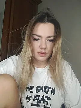 KrissSexi online show from December 18, 2025, 4:39 am