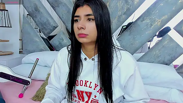 ZiaCalifa online show from November 14, 2025, 9:35 am