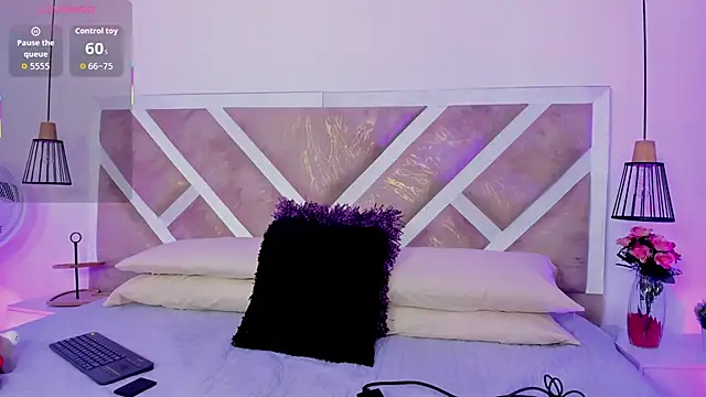 ZiaCalifa online show from April 4, 2026, 11:17 am