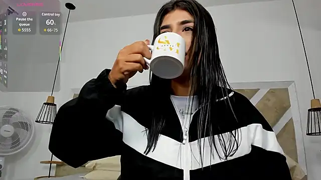 ZiaCalifa online show from April 9, 2026, 11:16 am