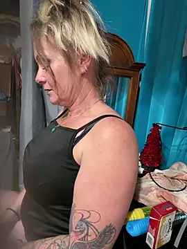 SummerBlueMoon online show from March 23, 2026, 7:41 am