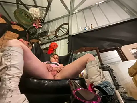 SummerBlueMoon online show from October 30, 2025, 4:33 am