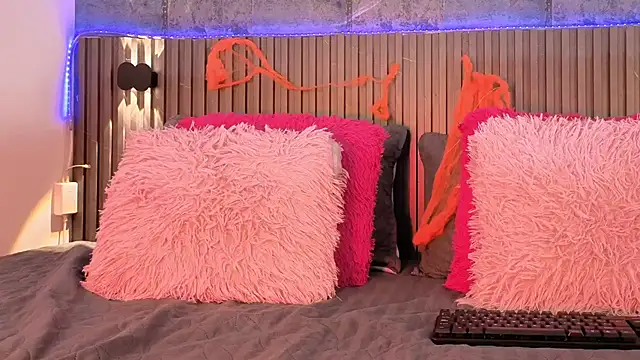 MishaKinki online show from October 25, 2025, 7:36 pm