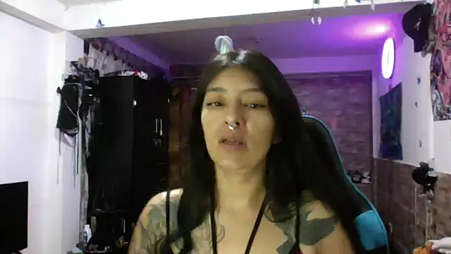 AngelaQueen  online show from September 18, 2025, 5:49 pm