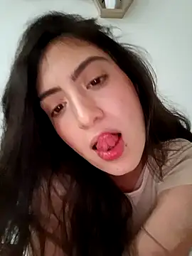 Snapshot of MIYESSI chatting on January 31, 2026, 7:12 pm MIYESSI online show from January 31, 2026, 7:12 pm