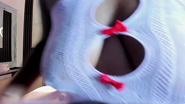 Athenea Mills online show from February 3, 2026, 6:46 pm