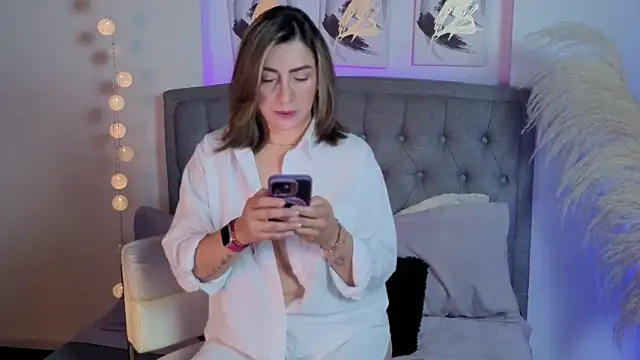 Snapshot of Isabella_lt chatting on September 25, 2025, 11:27 am Isabella lt online show from September 25, 2025, 11:27 am