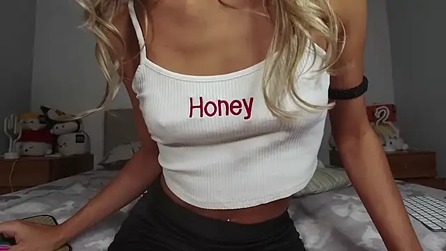 Chiara 2002 online show from September 28, 2025, 10:39 pm