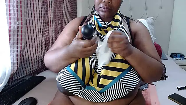 CHOCOLATEDARKBUSTYX online show from October 27, 2025, 9:10 am