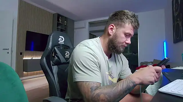 Snapshot of UbbeViking chatting on February 24, 2026, 10:21 pm UbbeViking online show from February 24, 2026, 10:21 pm