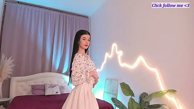 LauraCoy online show from April 10, 2026, 9:00 pm