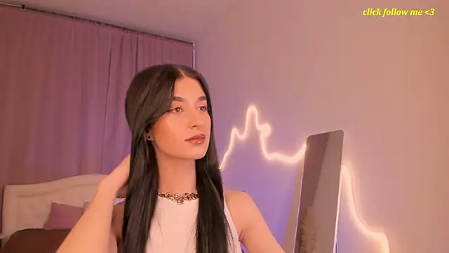 Snapshot of LauraCoy chatting on July 5, 2026, 9:10 pm LauraCoy online show from July 5, 2026, 9:10 pm