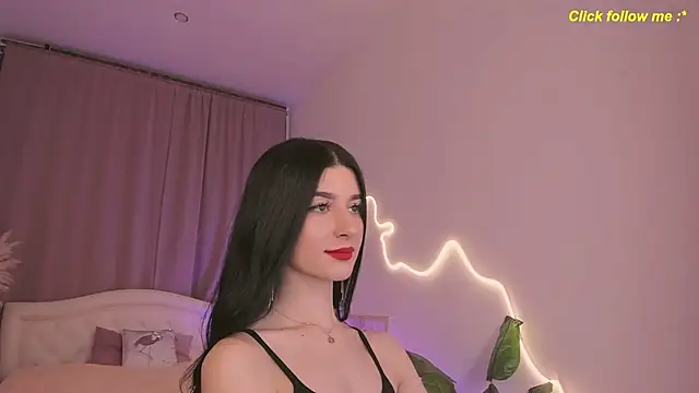 Snapshot of LauraCoy chatting on May 6, 2026, 8:24 pm LauraCoy online show from May 6, 2026, 8:24 pm