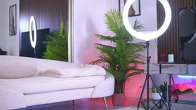 Snapshot of Abbela_White chatting on June 17, 2026, 5:40 am Abbela White online show from June 17, 2026, 5:40 am