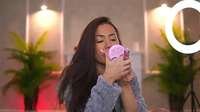 Abbela White online show from February 2, 2026, 7:18 am