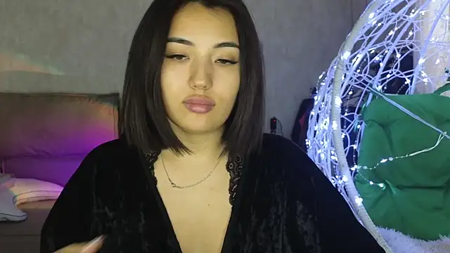 lily  foster online show from November 17, 2025, 11:14 am