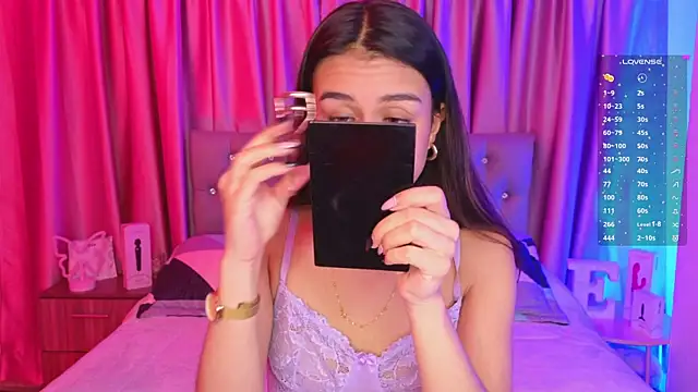 Emiily Scott1 online show from April 1, 2026, 12:02 am