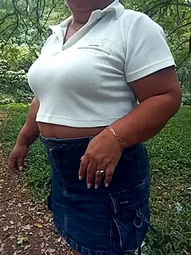 Snapshot of HORNY_MATURE25 chatting on October 19, 2025, 5:37 pm HORNY MATURE25 online show from October 19, 2025, 5:37 pm