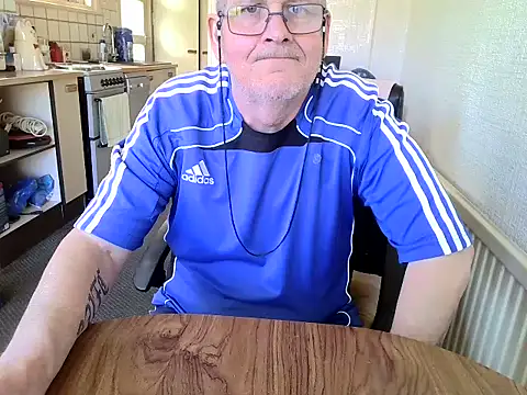 Snapshot of daddyflash chatting on March 18, 2025, 2:28 pm daddyflash online show from March 18, 2025, 2:28 pm