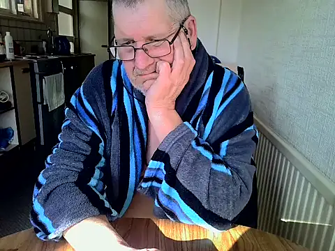 Snapshot of daddyflash chatting on March 19, 2025, 9:28 am daddyflash online show from March 19, 2025, 9:28 am