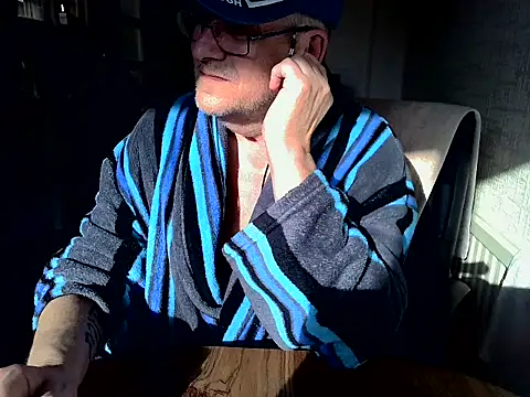 Snapshot of daddyflash chatting on March 20, 2025, 8:42 am daddyflash online show from March 20, 2025, 8:42 am