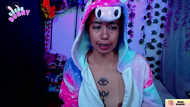 Roxanbunny1 online show from September 15, 2025, 2:45 am