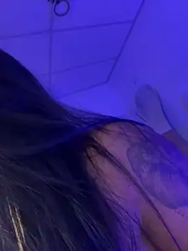 Charly  online show from December 2, 2025, 4:14 am