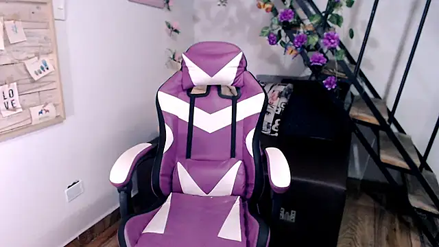 samantha baby  online show from March 27, 2026, 4:08 pm