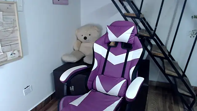 samantha baby  online show from October 31, 2025, 7:10 pm