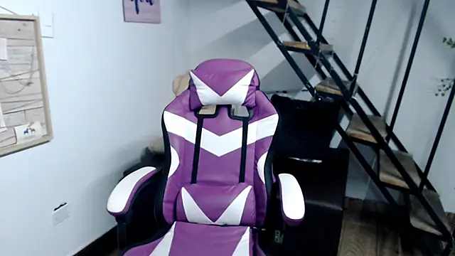 samantha baby  online show from November 18, 2025, 2:53 pm