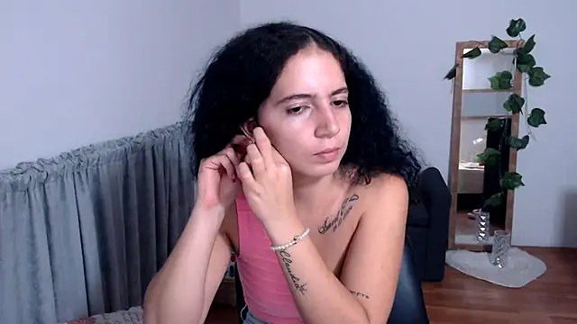 samantha baby  online show from November 30, 2025, 7:09 am